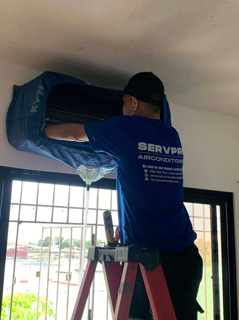 Technician deep cleaning indoor unit